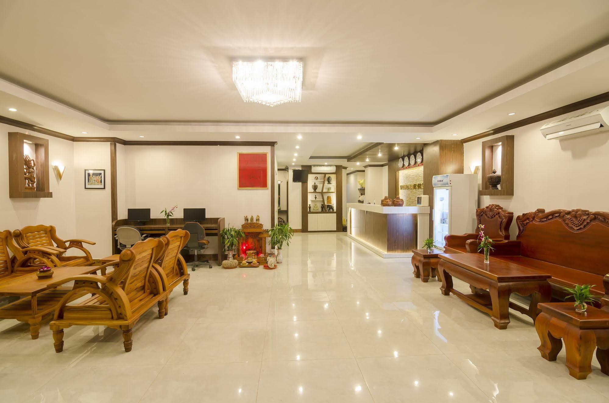 Phuminh Hotel Riverside Phnom-Penh Buitenkant foto
