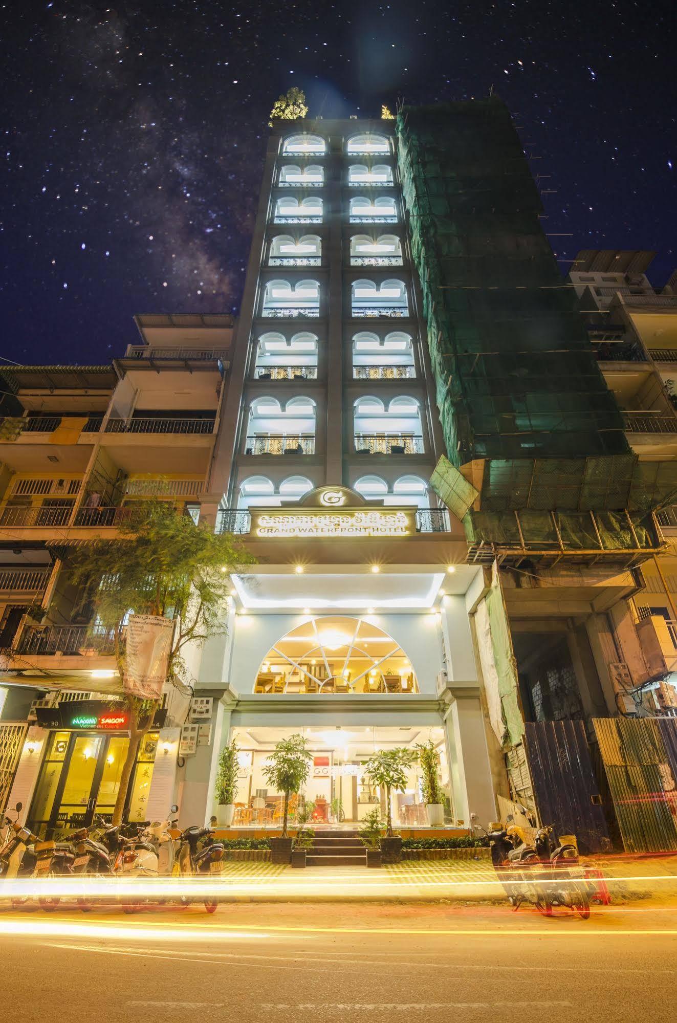 Phuminh Hotel Riverside Phnom-Penh Buitenkant foto