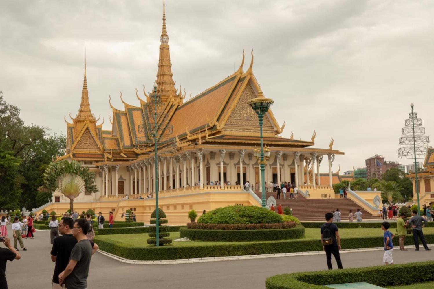 Phuminh Hotel Riverside Phnom-Penh Buitenkant foto