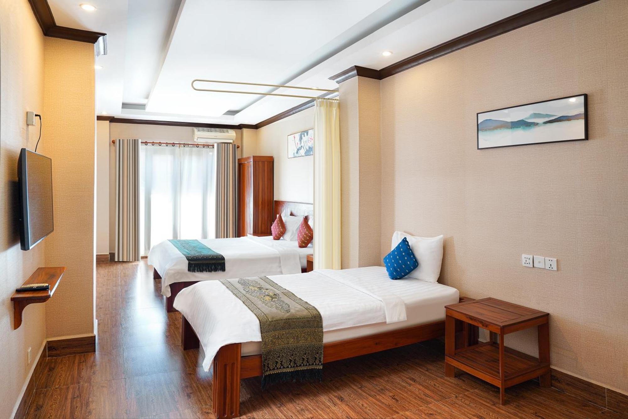 Phuminh Hotel Riverside Phnom-Penh Buitenkant foto