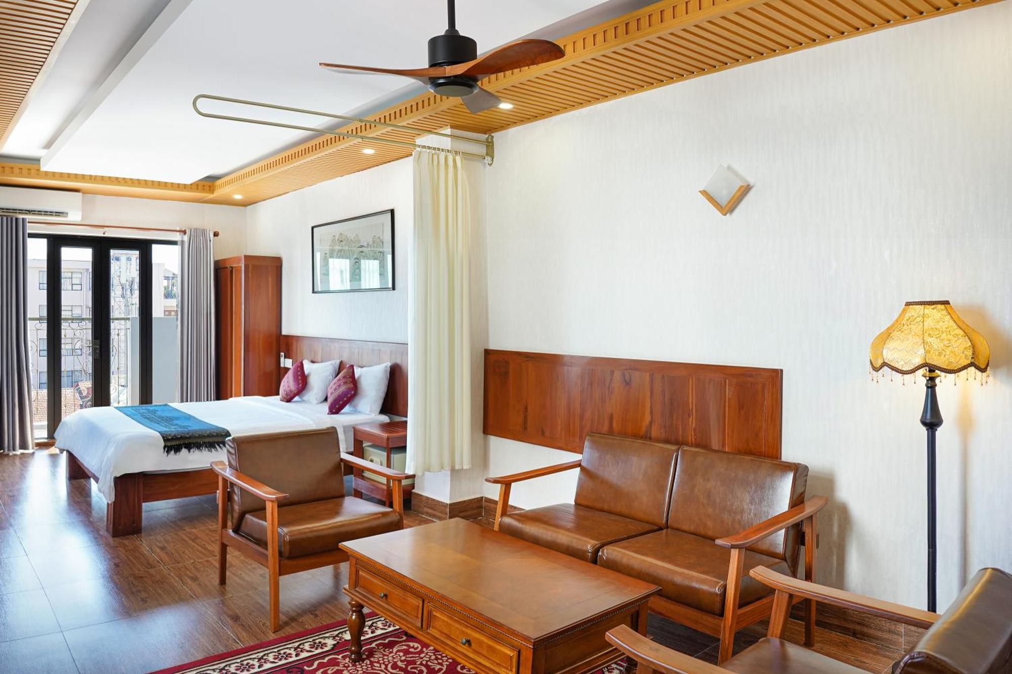 Phuminh Hotel Riverside Phnom-Penh Buitenkant foto