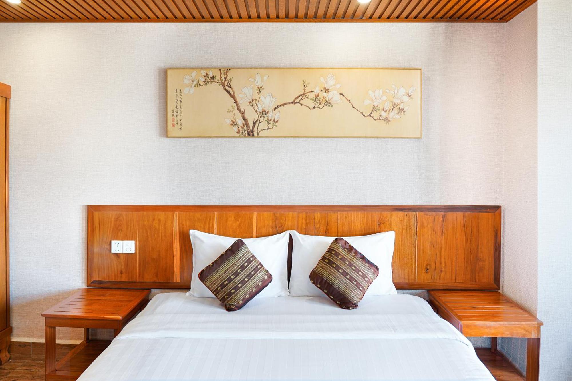 Phuminh Hotel Riverside Phnom-Penh Buitenkant foto