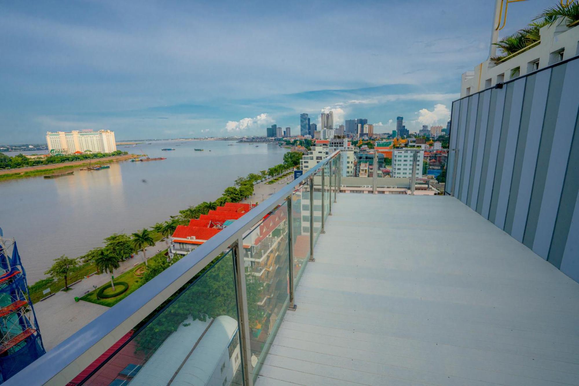 Phuminh Hotel Riverside Phnom-Penh Buitenkant foto