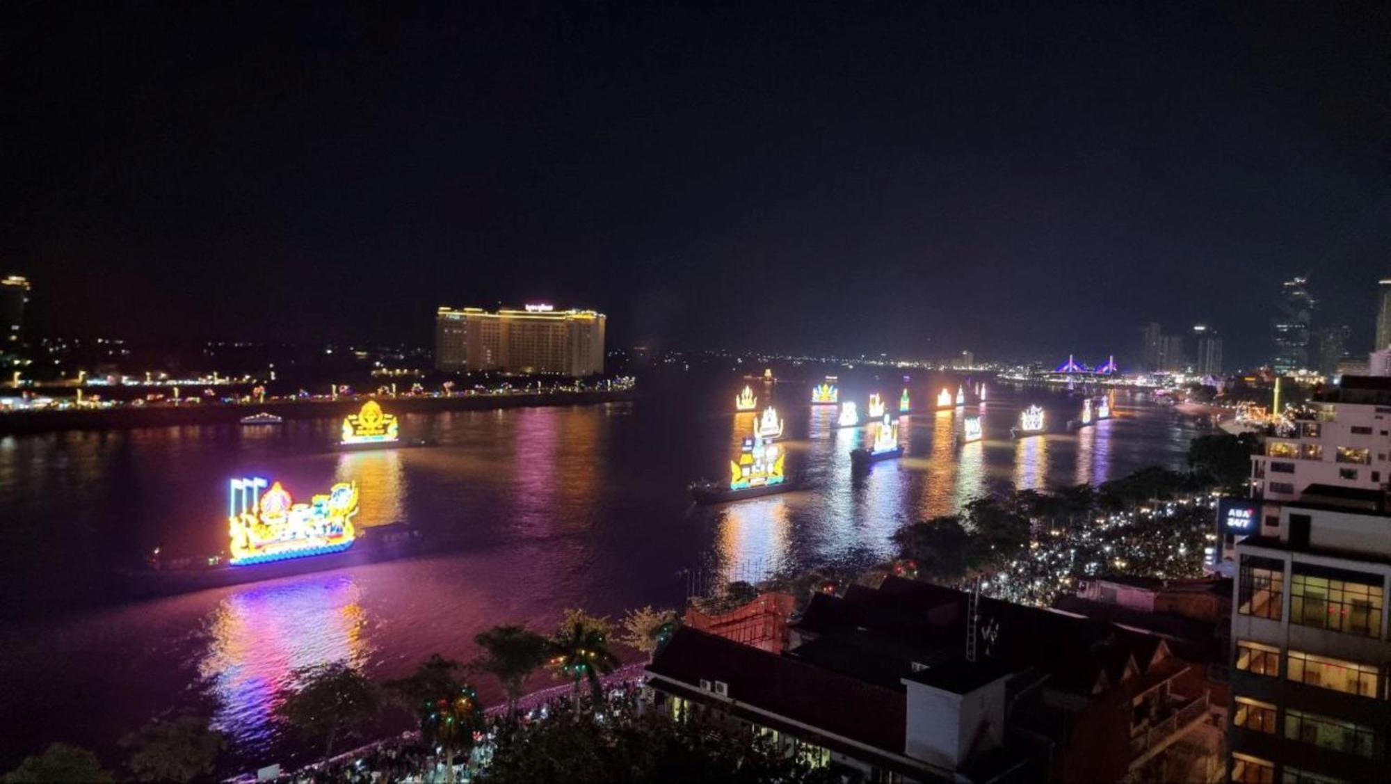 Phuminh Hotel Riverside Phnom-Penh Buitenkant foto