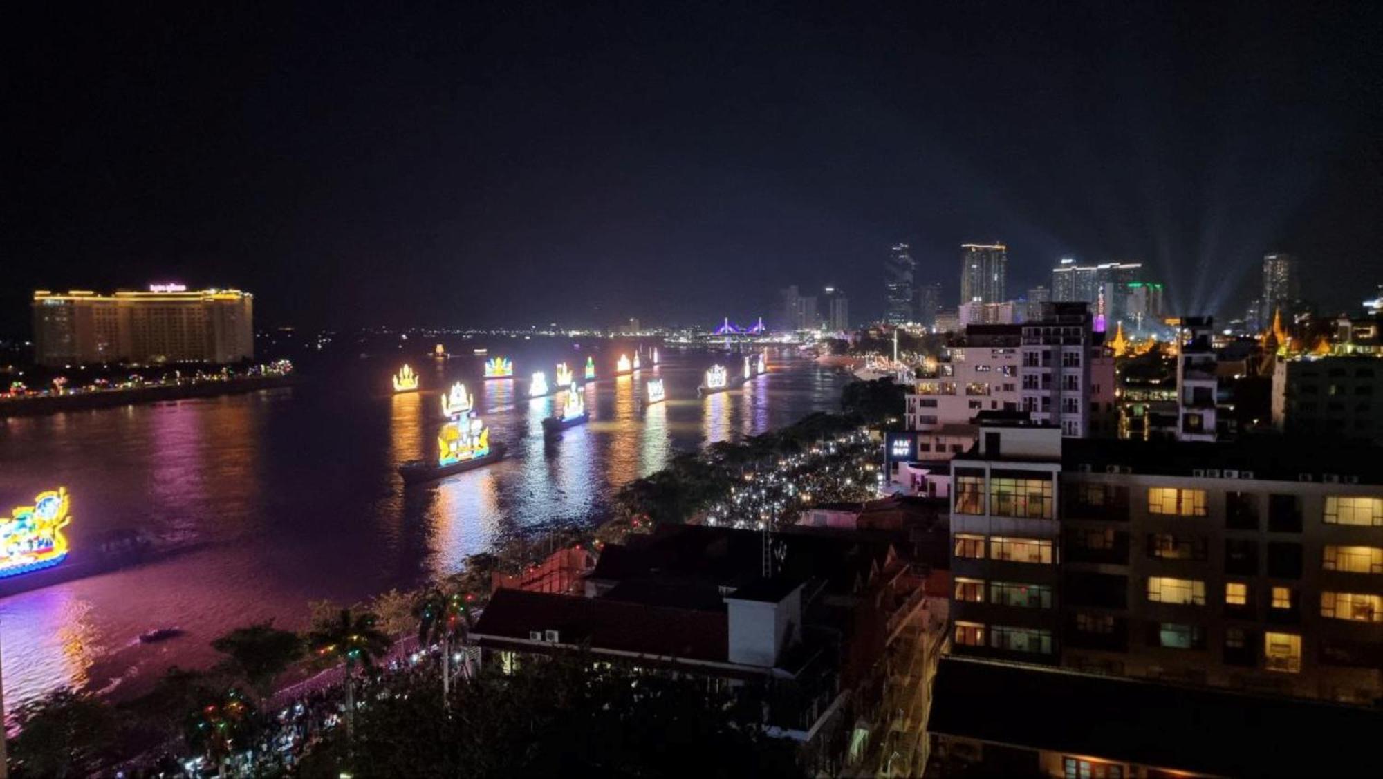 Phuminh Hotel Riverside Phnom-Penh Buitenkant foto