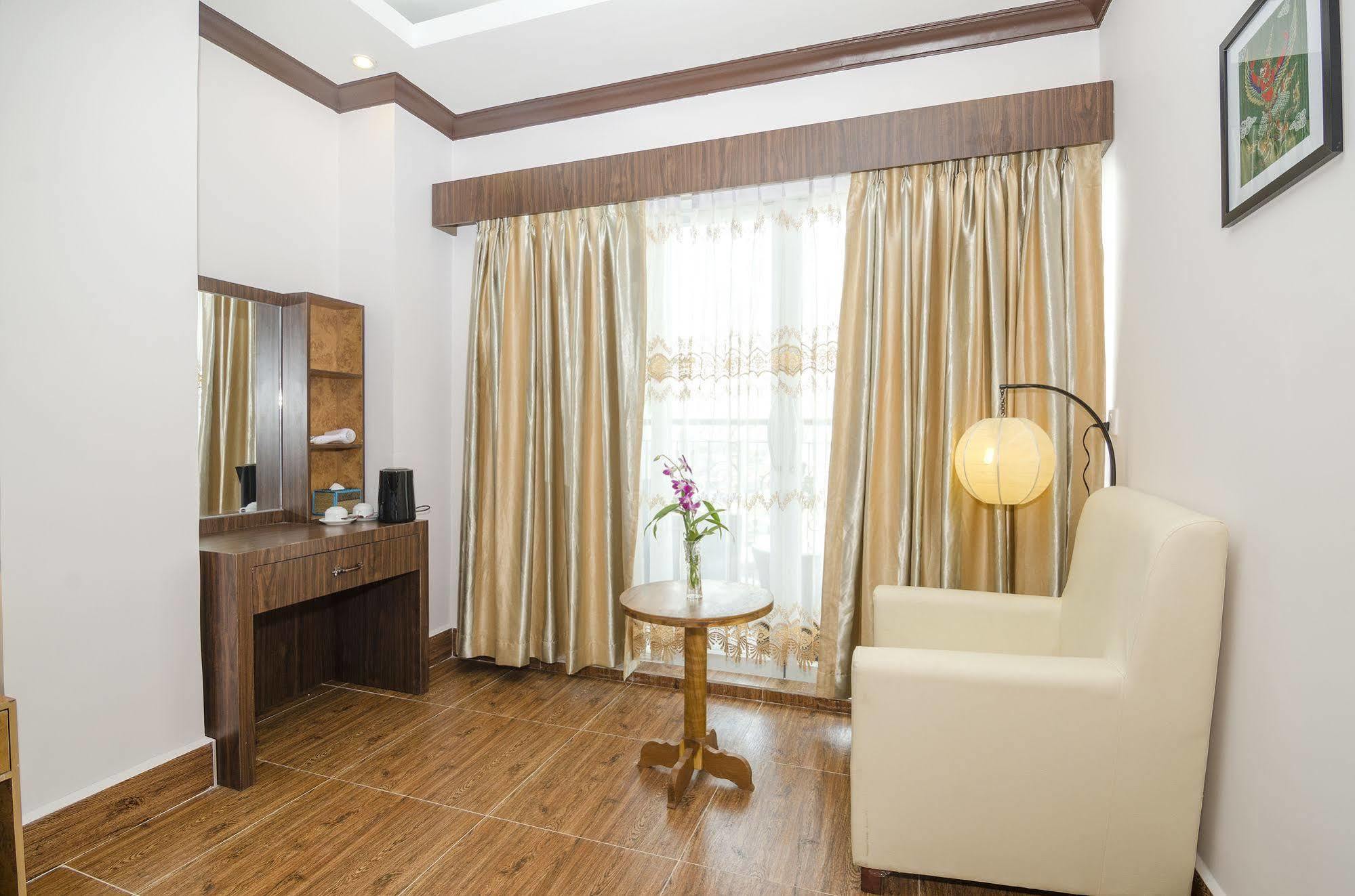 Phuminh Hotel Riverside Phnom-Penh Buitenkant foto